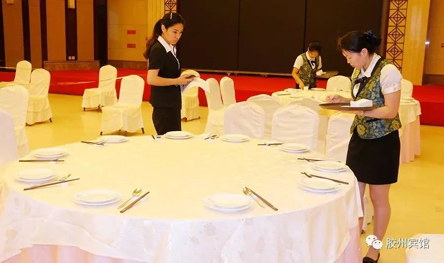 膠州賓館餐飲服務(wù)部開展多項服務(wù)案例學(xué)習(xí)培訓(xùn)，提升酒店餐飲管理水平